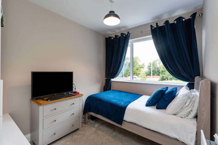 12 Invergarry Avenue