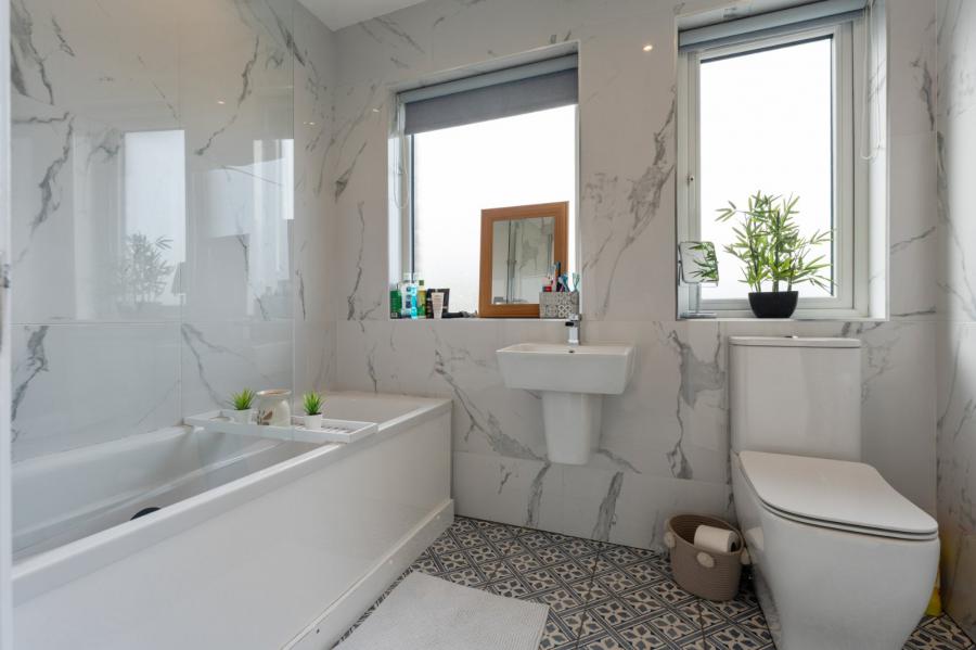 12 Invergarry Avenue