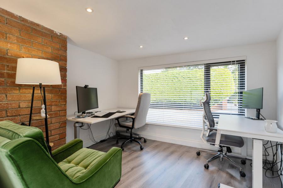 12 Invergarry Avenue