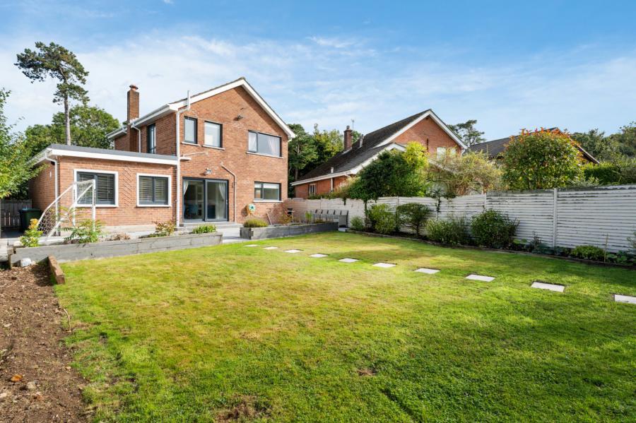 12 Invergarry Avenue