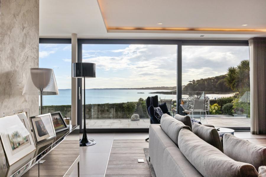 20A, Grey Point