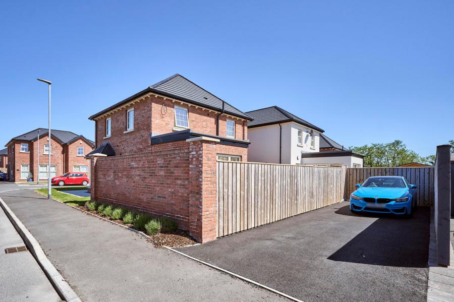 33 Helens Wood Crescent