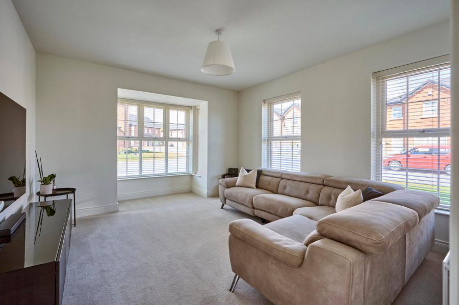 33 Helens Wood Crescent