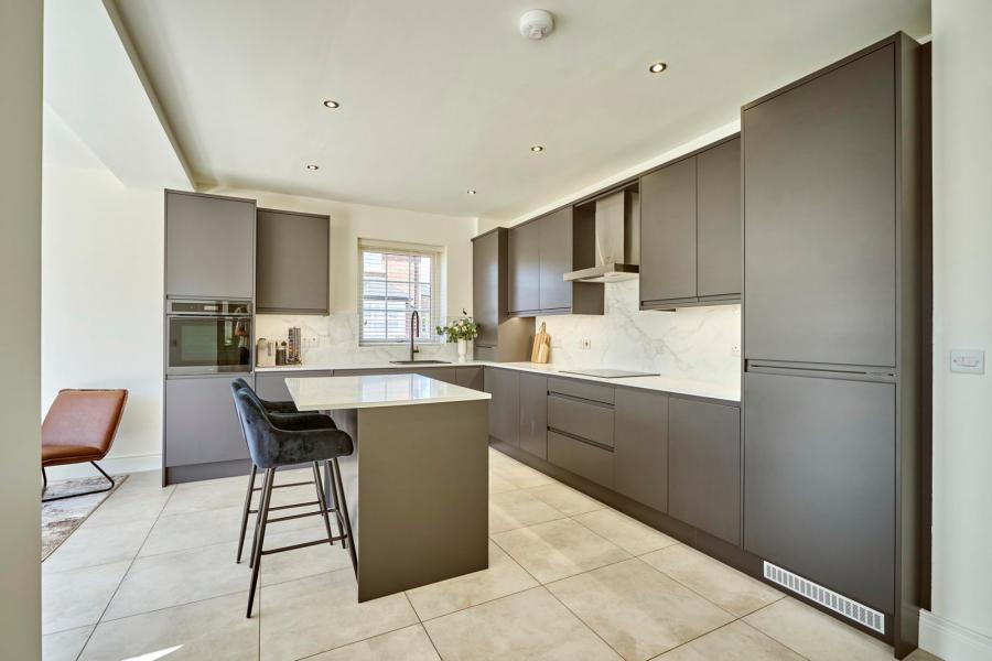 33 Helens Wood Crescent