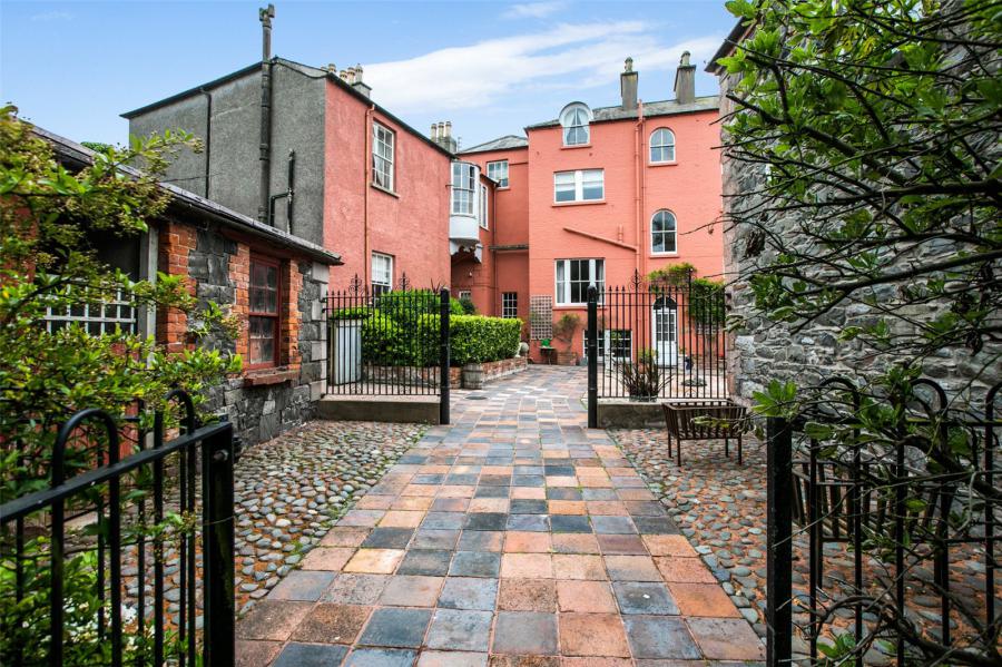 The Manor House & The Stable House, 38/38A High Street