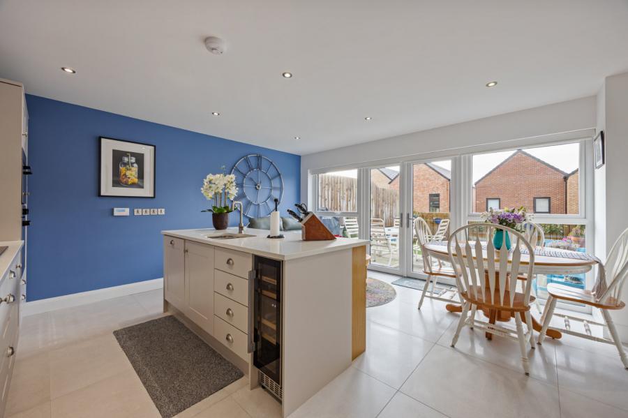 De, 19 Milecross Manor