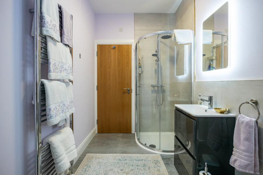 De, 19 Milecross Manor