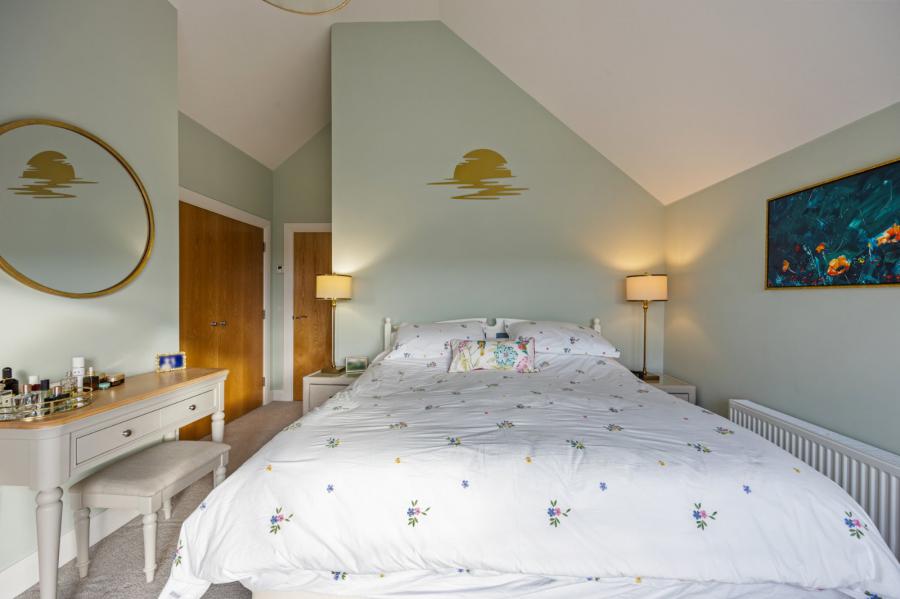 De, 19 Milecross Manor