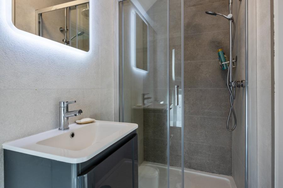 De, 19 Milecross Manor