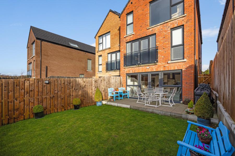 De, 19 Milecross Manor