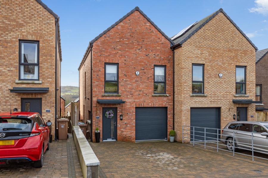 De, 19 Milecross Manor