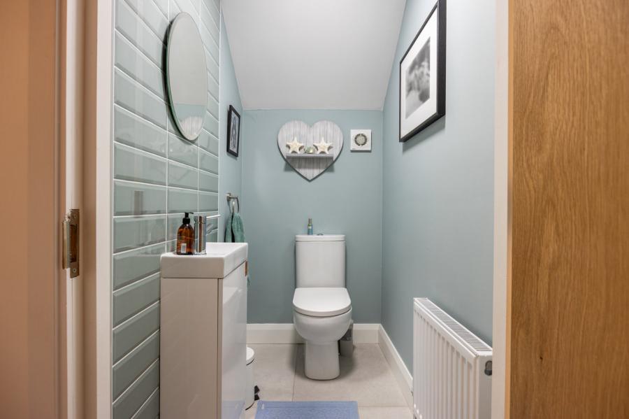 De, 19 Milecross Manor