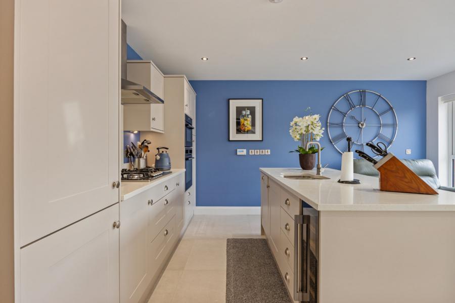 De, 19 Milecross Manor