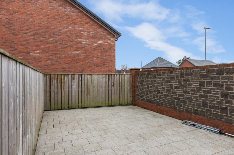 9 Helens Wood Gardens