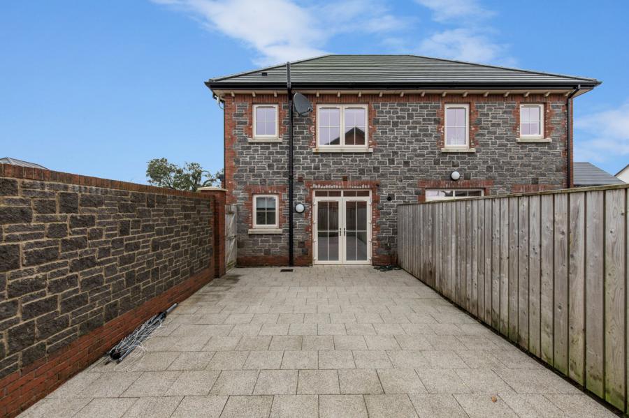 9 Helens Wood Gardens