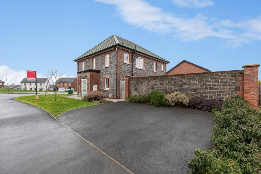 9 Helens Wood Gardens