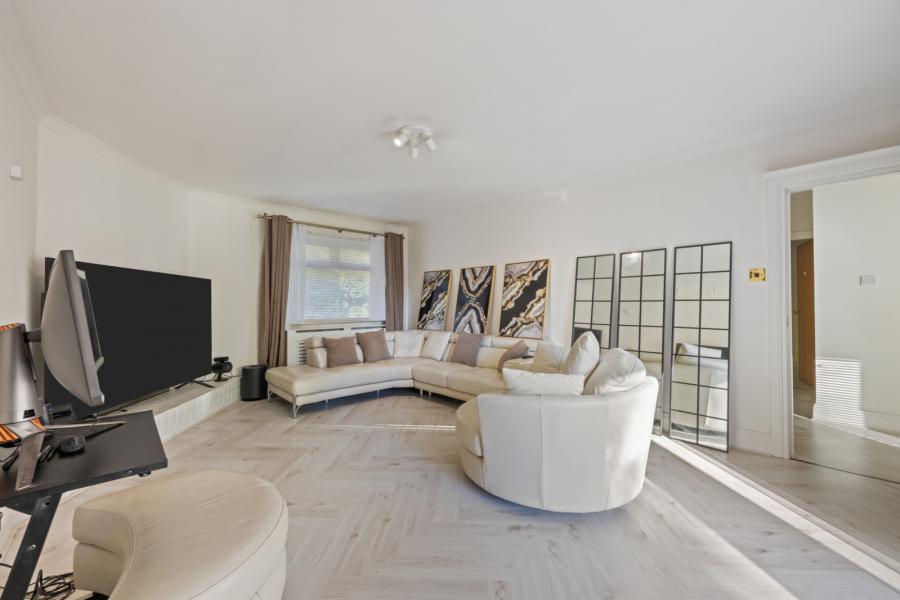 27 Cultra Avenue