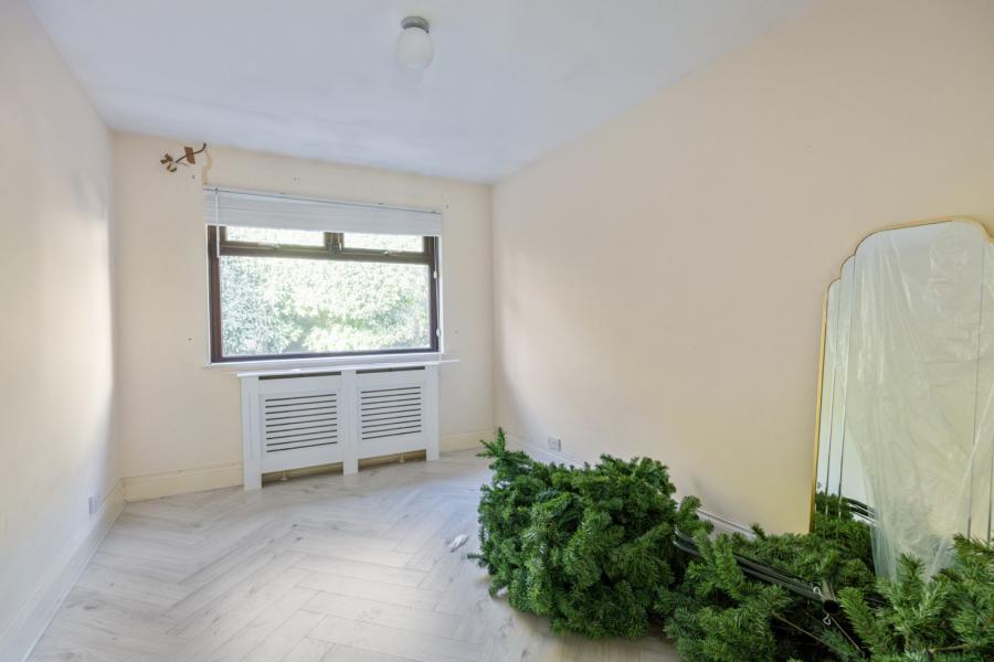 27 Cultra Avenue