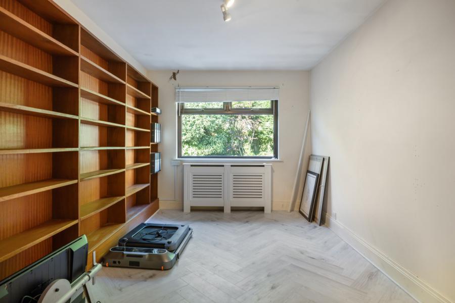 27 Cultra Avenue