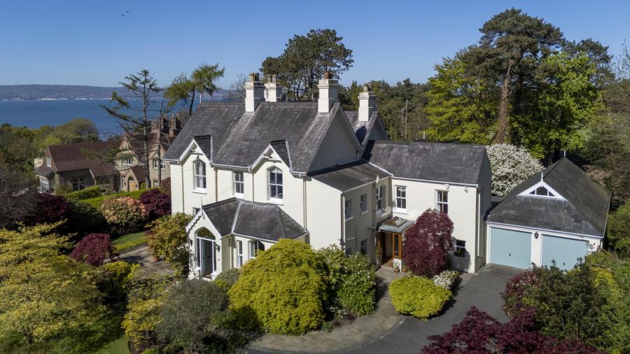 Slinden House, 21 Station Road