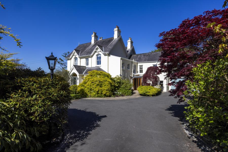 Slinden House, 21 Station Road