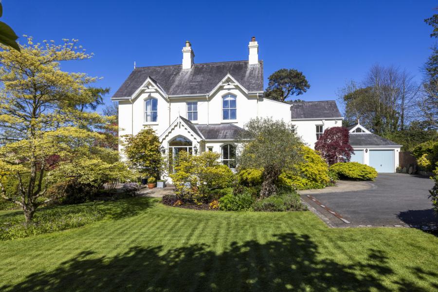 Slinden House, 21 Station Road