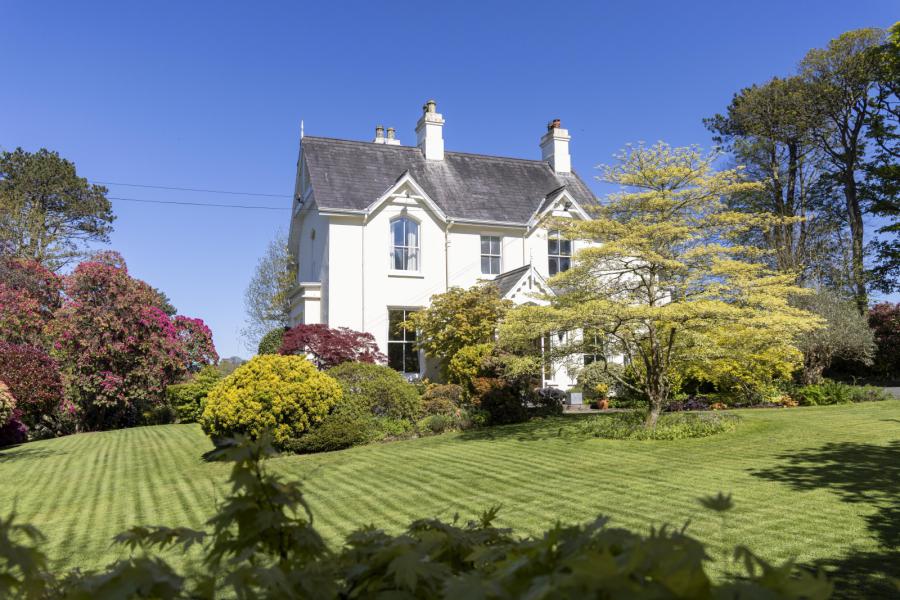 Slinden House, 21 Station Road