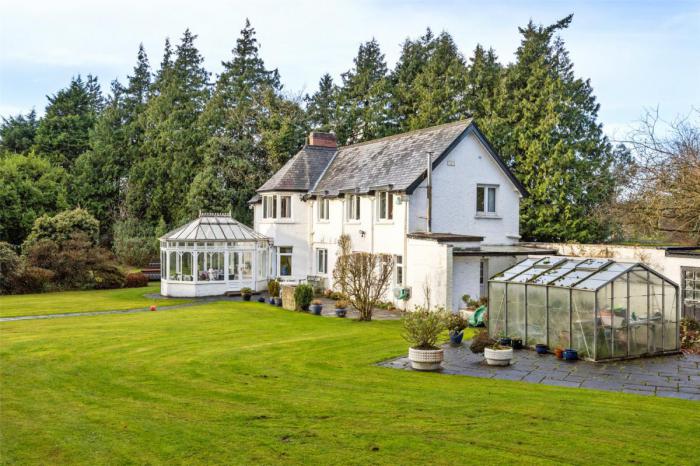 Lenaghmore, 4 Circular Road West