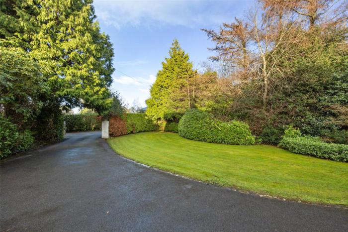 Lenaghmore, 4 Circular Road West