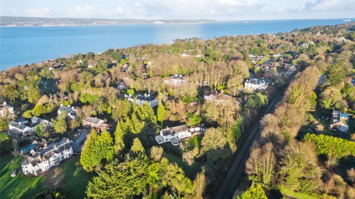 Lenaghmore, 4 Circular Road West