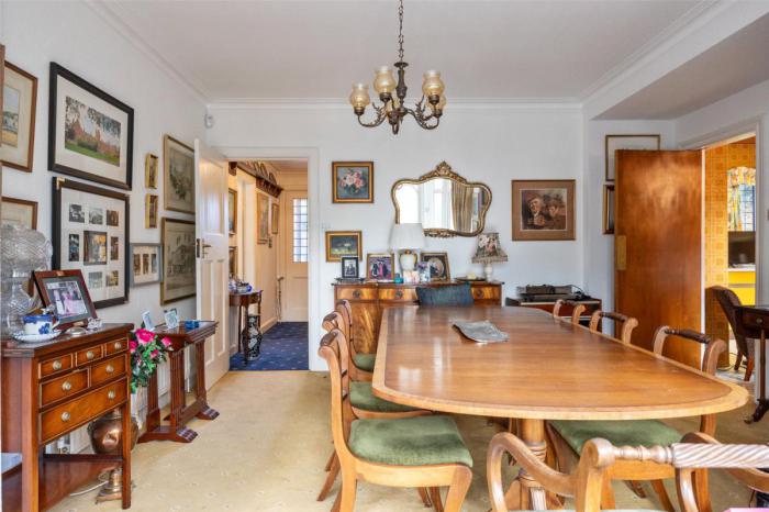 Lenaghmore, 4 Circular Road West