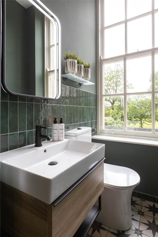 Balmoral Buildings - 2 Bedroom Apt, 11-13 College Square East