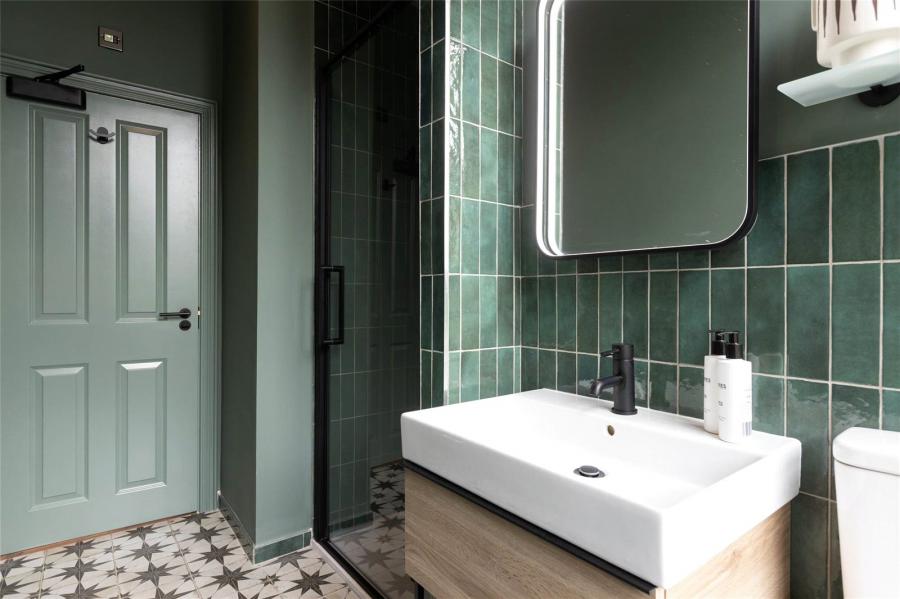Balmoral Buildings - 2 Bedroom Apt, 11-13 College Square East Balmoral Buildings - 2 Bedroom Apt, 11-13 College Square East