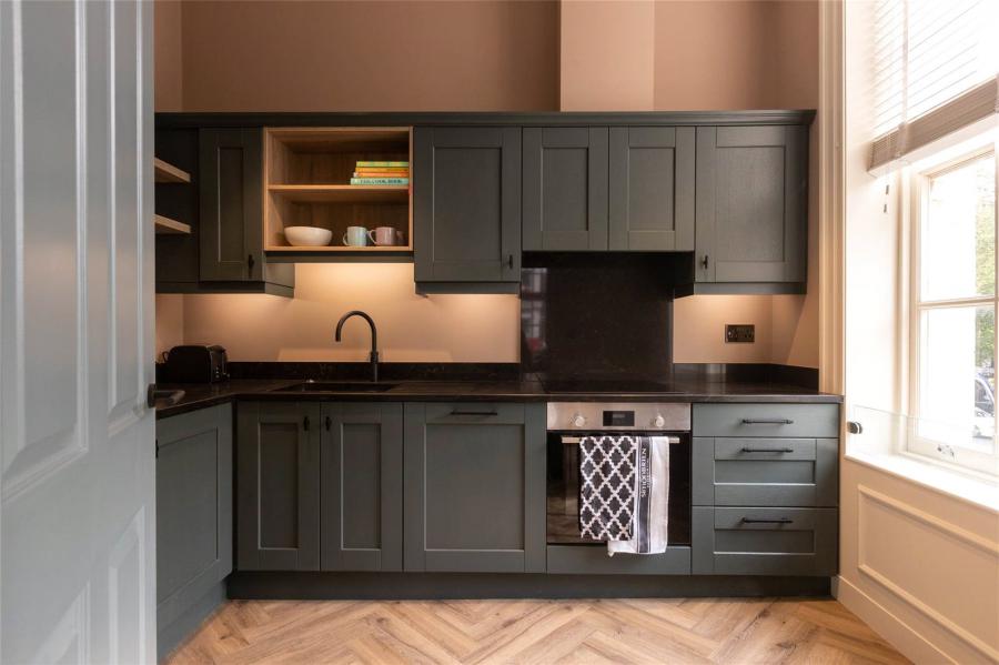 Balmoral Buildings - 2 Bedroom Apt, 11-13 College Square East