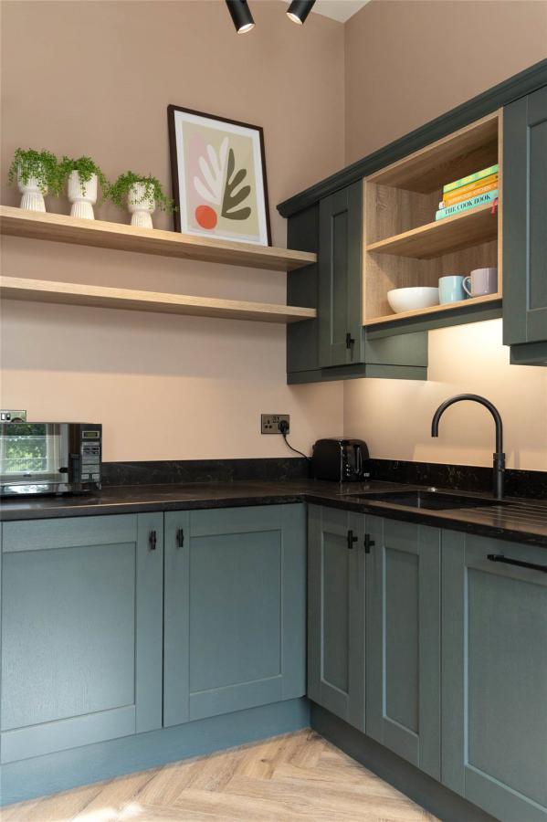 Balmoral Buildings - 2 Bedroom Apt, 11-13 College Square East