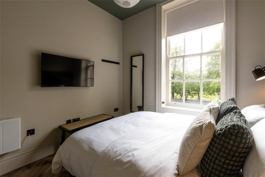 Balmoral Buildings - 2 Bedroom Apt, 11-13 College Square East