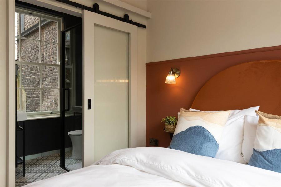Balmoral Buildings - 2 Bedroom Apt, 11-13 College Square East