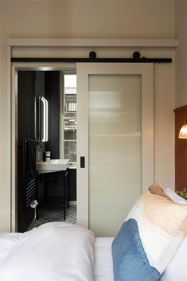 Balmoral Buildings - 2 Bedroom Apt, 11-13 College Square East