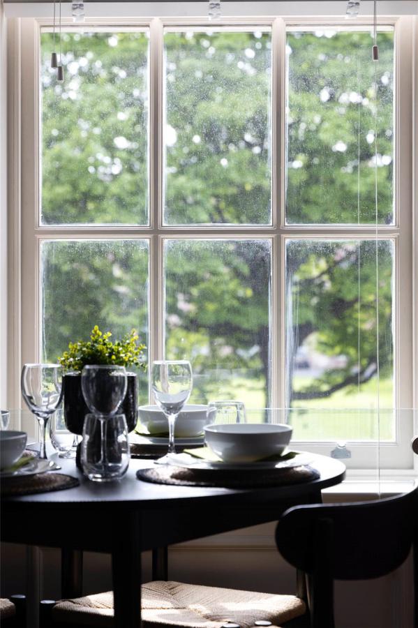Balmoral Buildings - 2 Bedroom Apt, 11-13 College Square East Balmoral Buildings - 2 Bedroom Apt, 11-13 College Square East