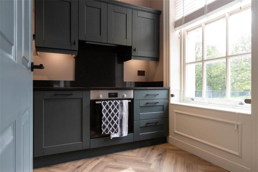 Balmoral Buildings - 2 Bedroom Apt, 11-13 College Square East