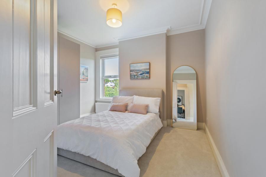 15 Ballymenoch Park