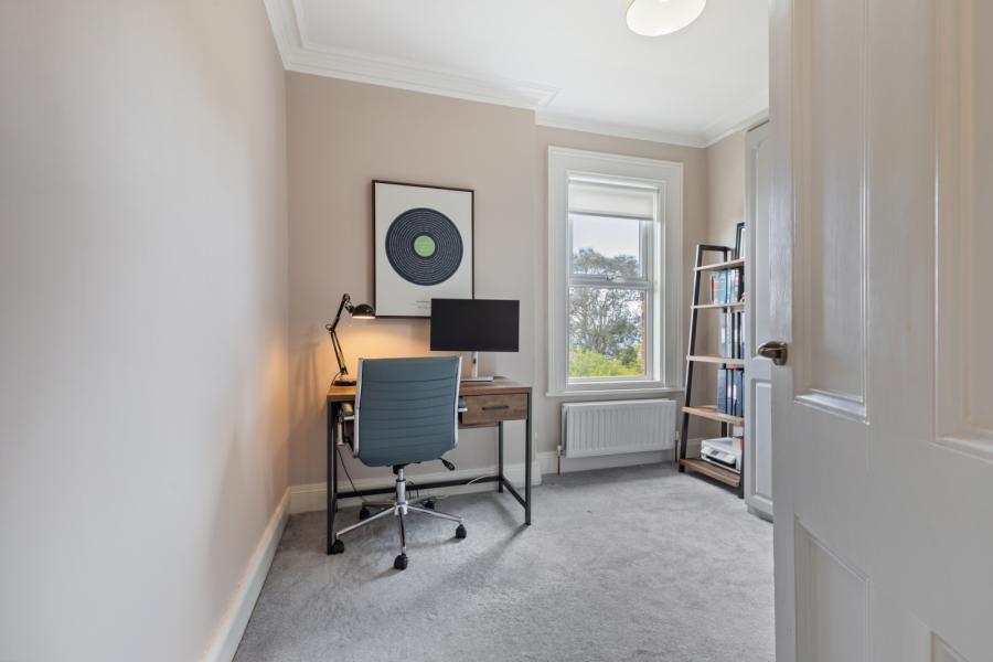 15 Ballymenoch Park