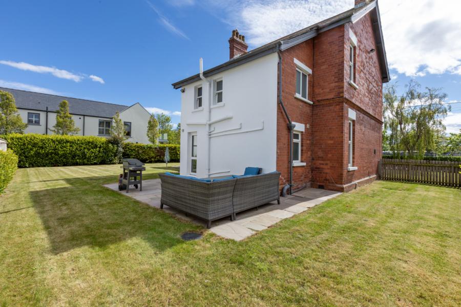15 Ballymenoch Park