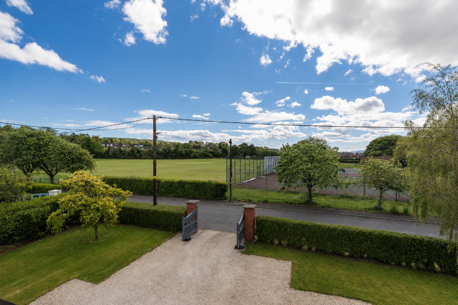 15 Ballymenoch Park