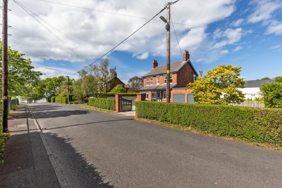 15 Ballymenoch Park