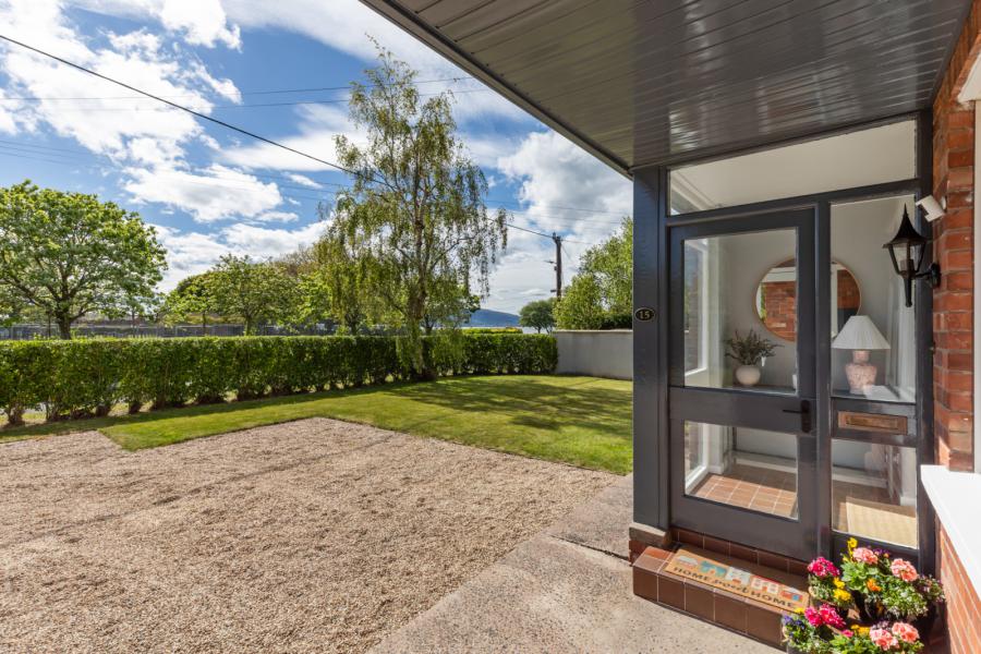 15 Ballymenoch Park
