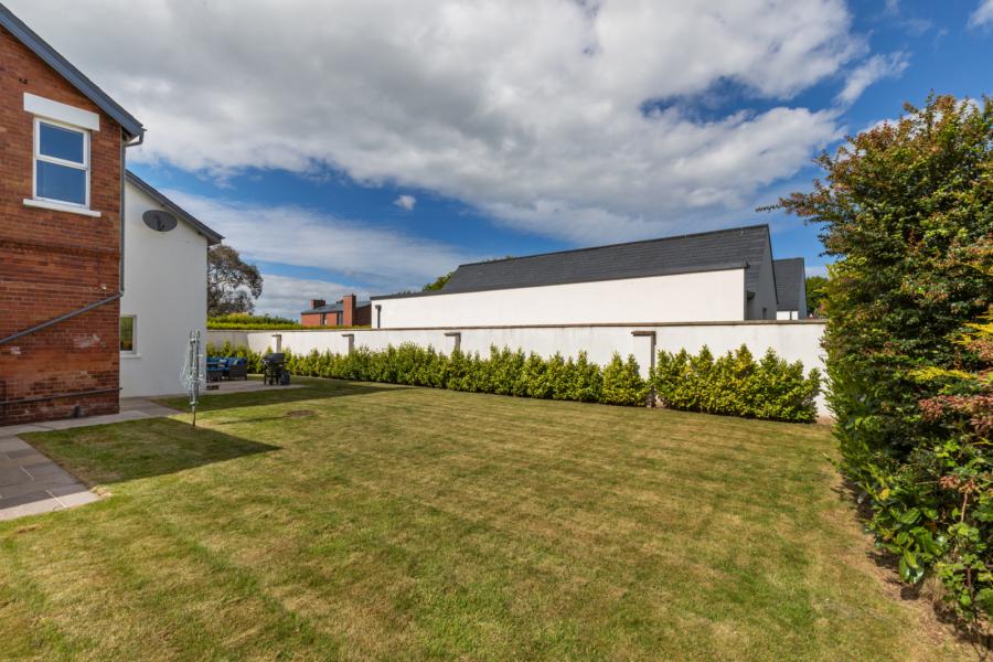 15 Ballymenoch Park