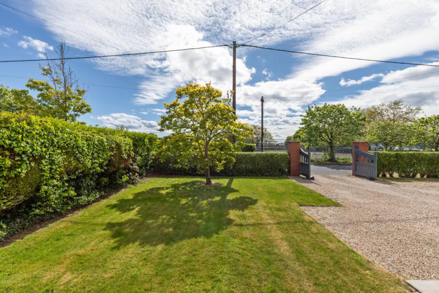 15 Ballymenoch Park