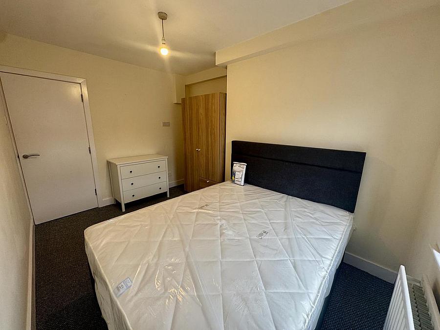 Apt 3 8 Willowbank Gardens