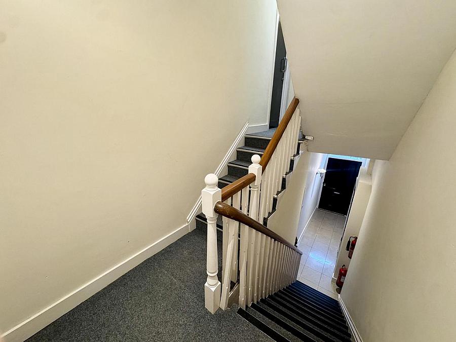 Apt 3 8 Willowbank Gardens